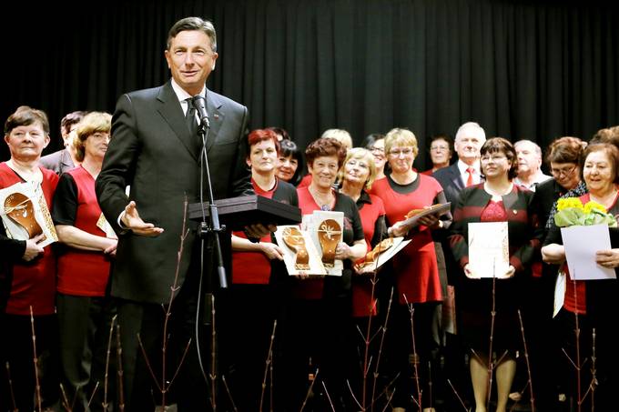 Predsednik Pahor estital Drutvu podeelskih ena in deklet Bela Cerkev